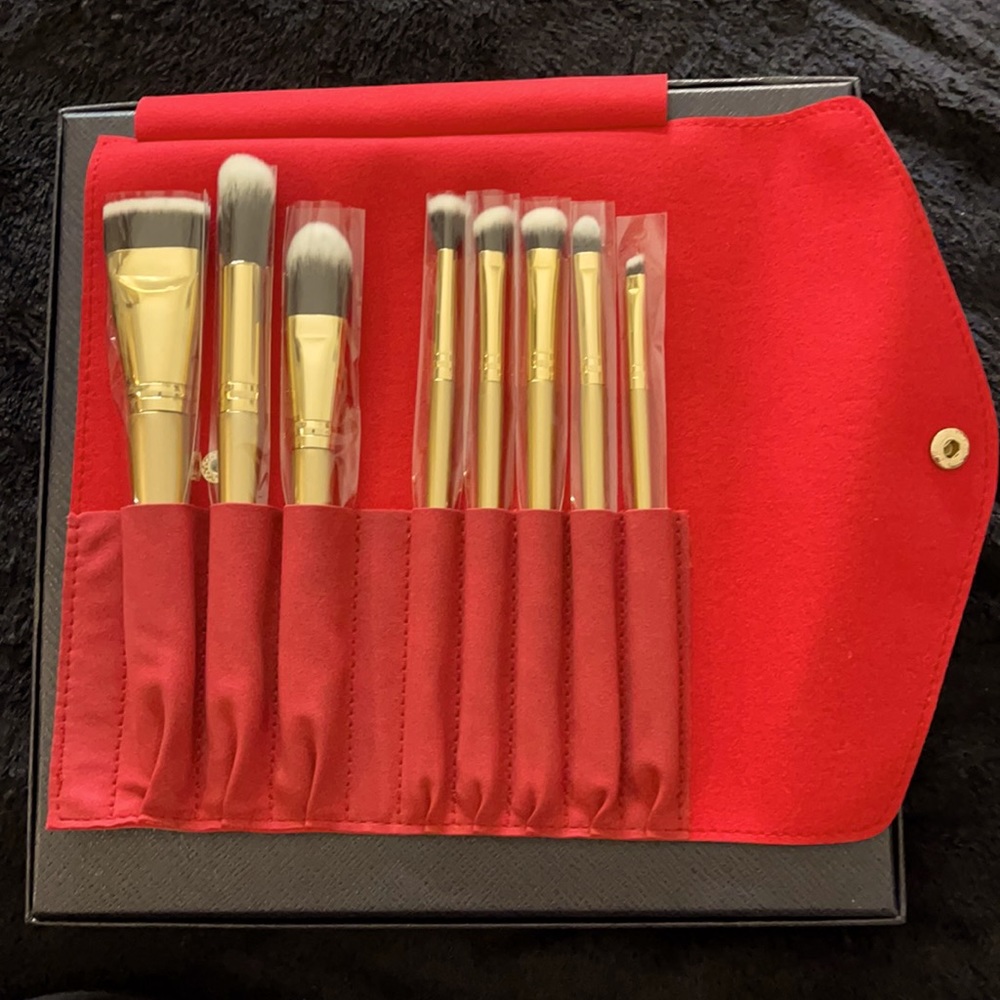 Luxie Glitter and Gold 8 Piece Makeup Brush Set with